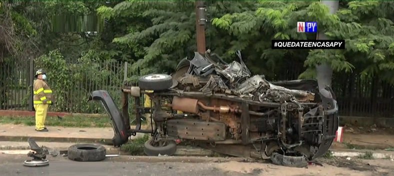 Accidente En San Lorenzo Hoy / Micro Aplasto Camioneta Contra Una Pared