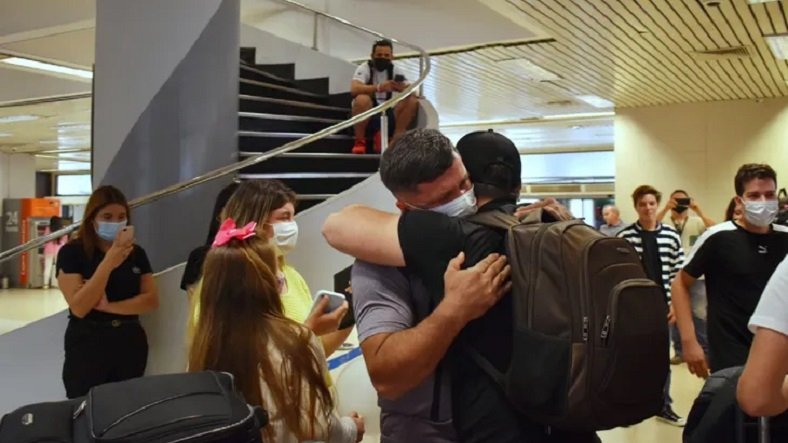 Cuatro estudiantes paraguayos fueron repatriados de Rusia